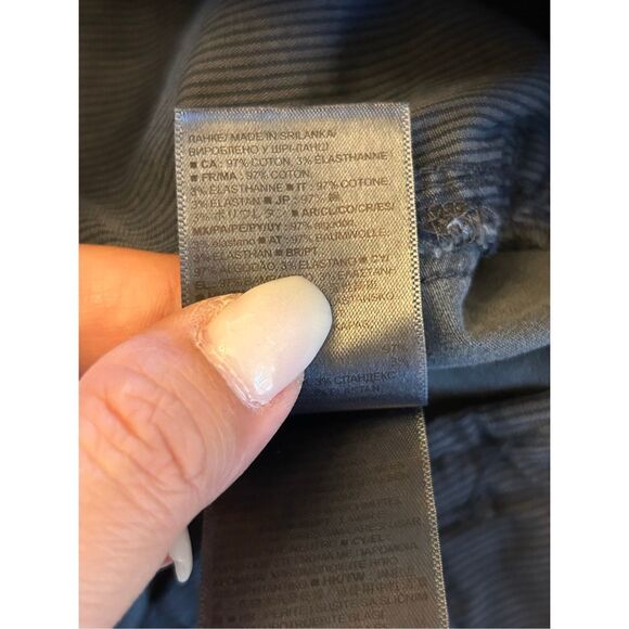 Bundle of 2 NWT GAP Girlfriend Chino Shorts Sz 10 Gray & Navy Minimalist - Picture 11 of 13